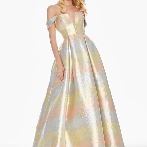 Ashley Lauren Dresses & Skirts - Ashley Lauren Off the Shoulders Ombre Ball Gown